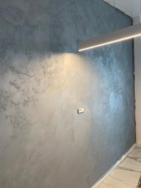 perete cu vopsea decorativa